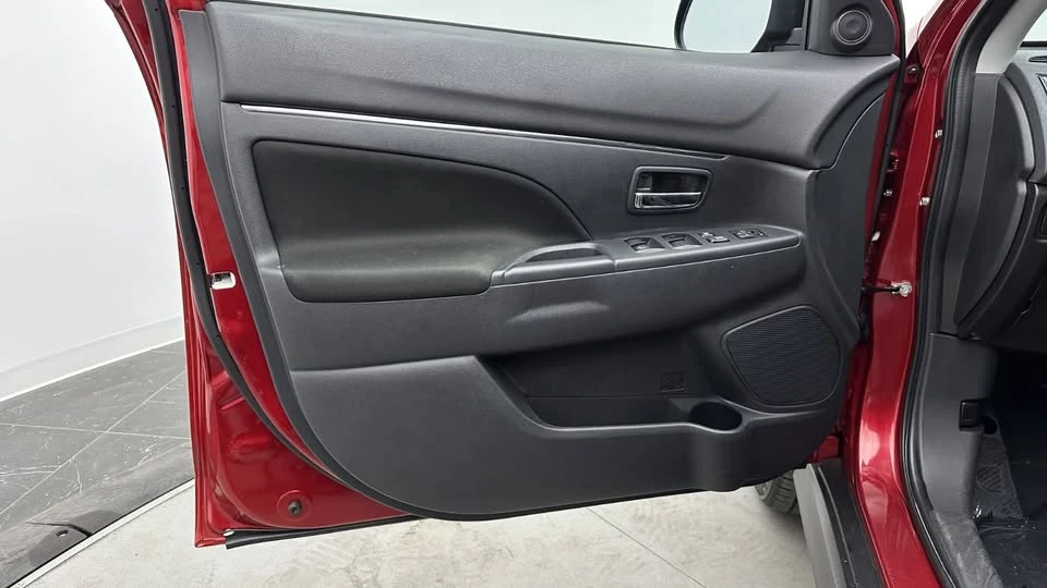 2022 Mitsubishi Outlander - Image 7 of 17