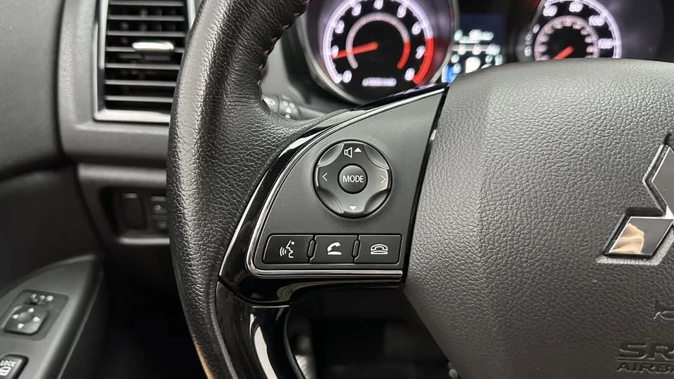 2022 Mitsubishi Outlander - Image 12 of 17