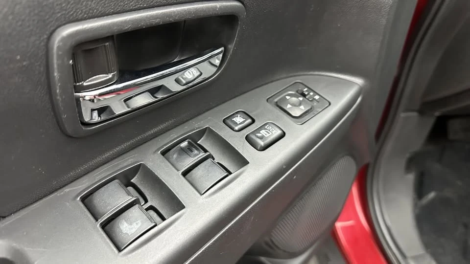 2022 Mitsubishi Outlander - Image 8 of 17