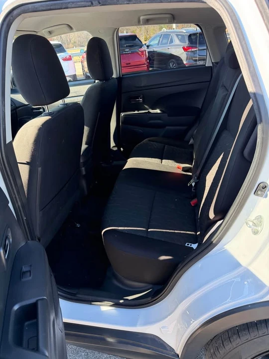 2022 Mitsubishi Outlander - Image 5 of 6