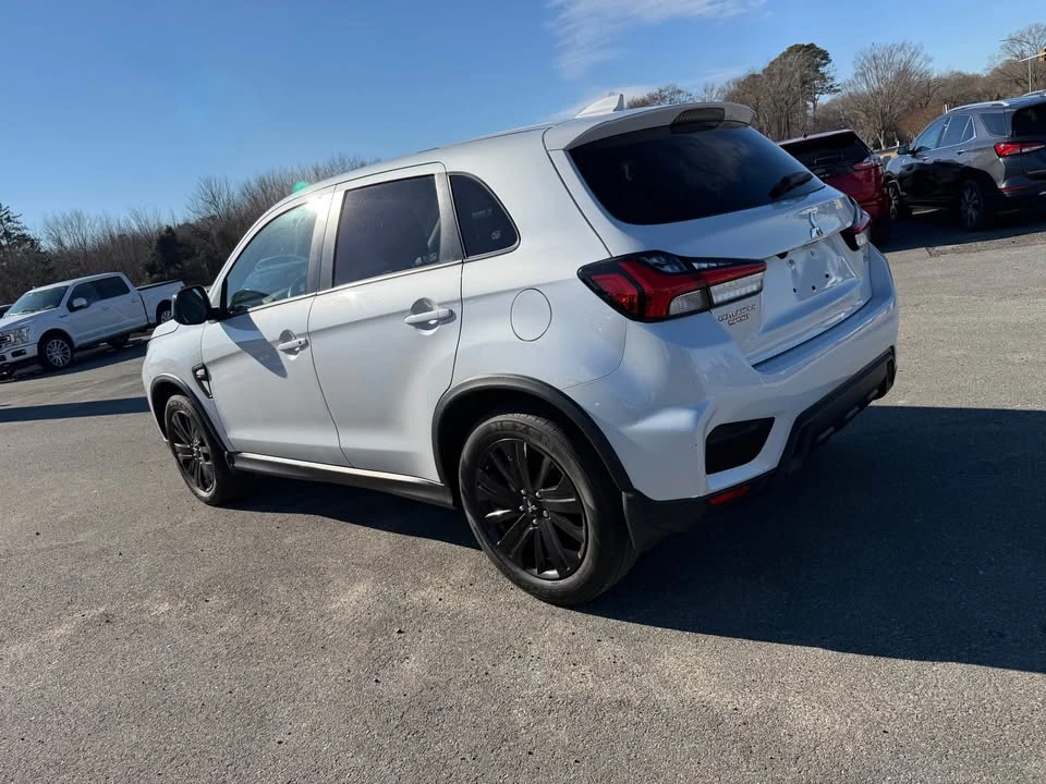 2022 Mitsubishi Outlander - Image 2 of 6