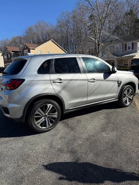 2022 Mitsubishi Outlander - Image 2 of 9
