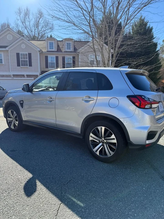 2022 Mitsubishi Outlander - Image 3 of 9