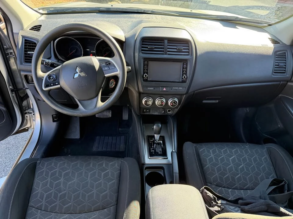 2022 Mitsubishi Outlander - Image 6 of 9
