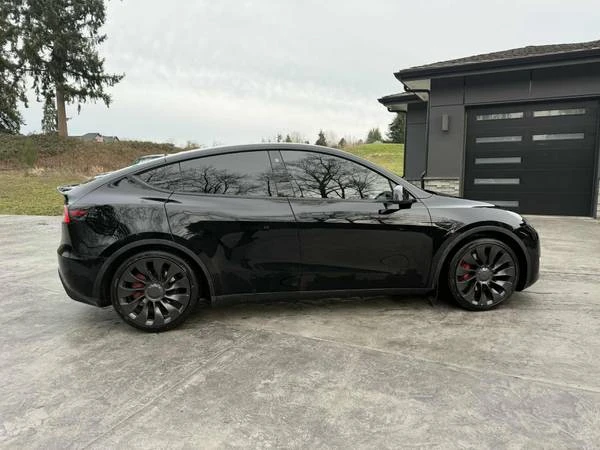 2022 Tesla Model Y Performance - Image 6 of 13