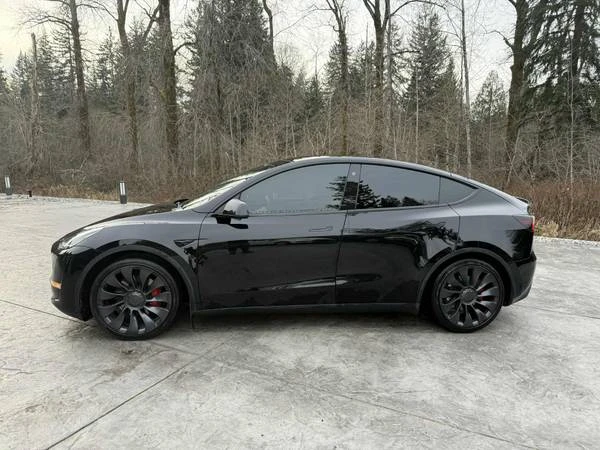 2022 Tesla Model Y Performance - Image 7 of 13