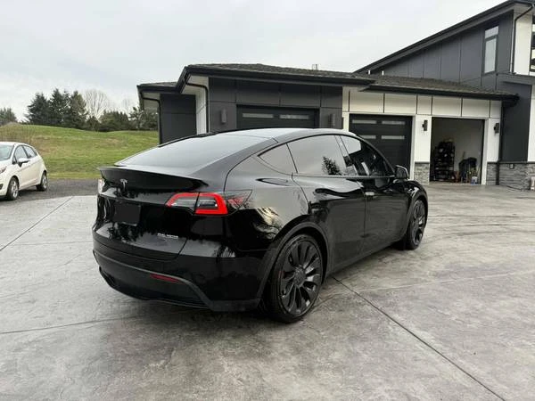 2022 Tesla Model Y Performance - Image 5 of 13
