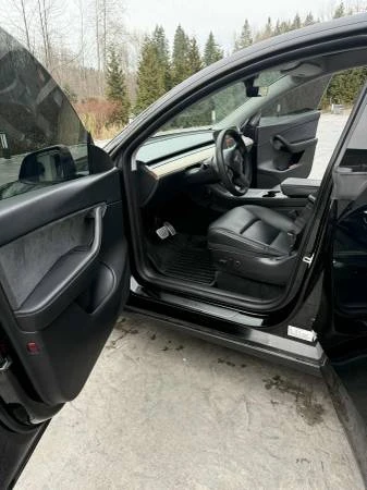 2022 Tesla Model Y Performance - Image 8 of 13