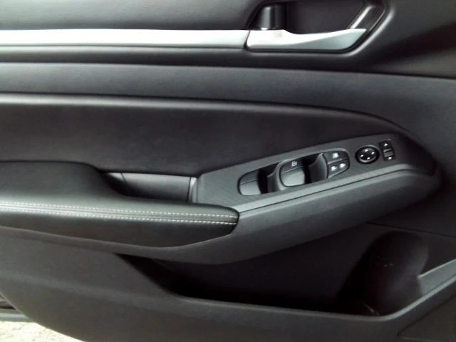 2022 Nissan Altima 6th Gen - Image 10 of 21