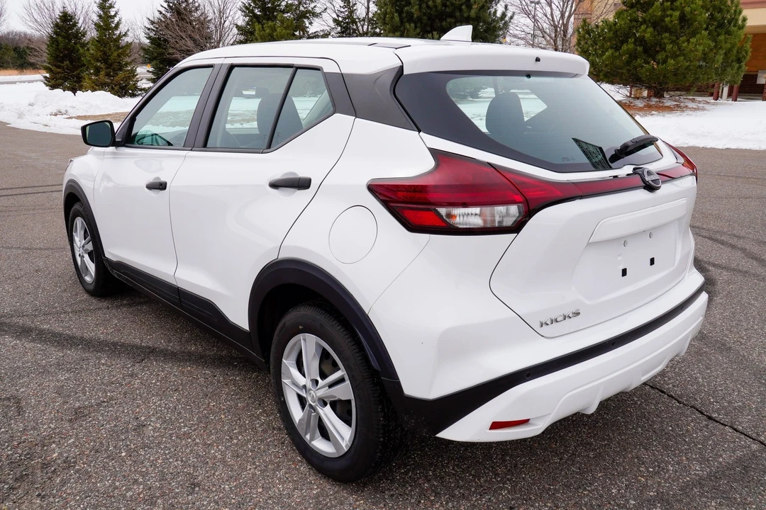 2022 Nissan Kicks - Image 6 of 31