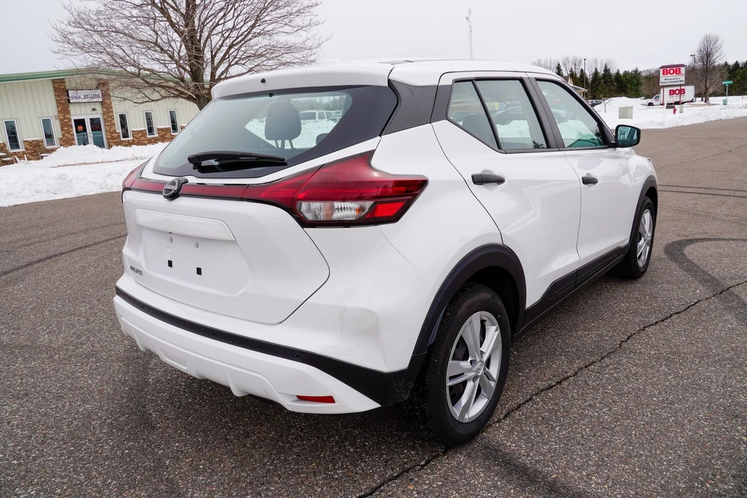 2022 Nissan Kicks - Image 3 of 21