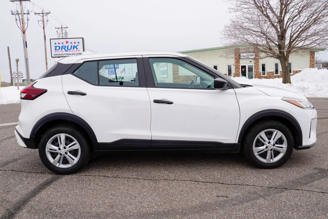 2022 Nissan Kicks - Image 2 of 21
