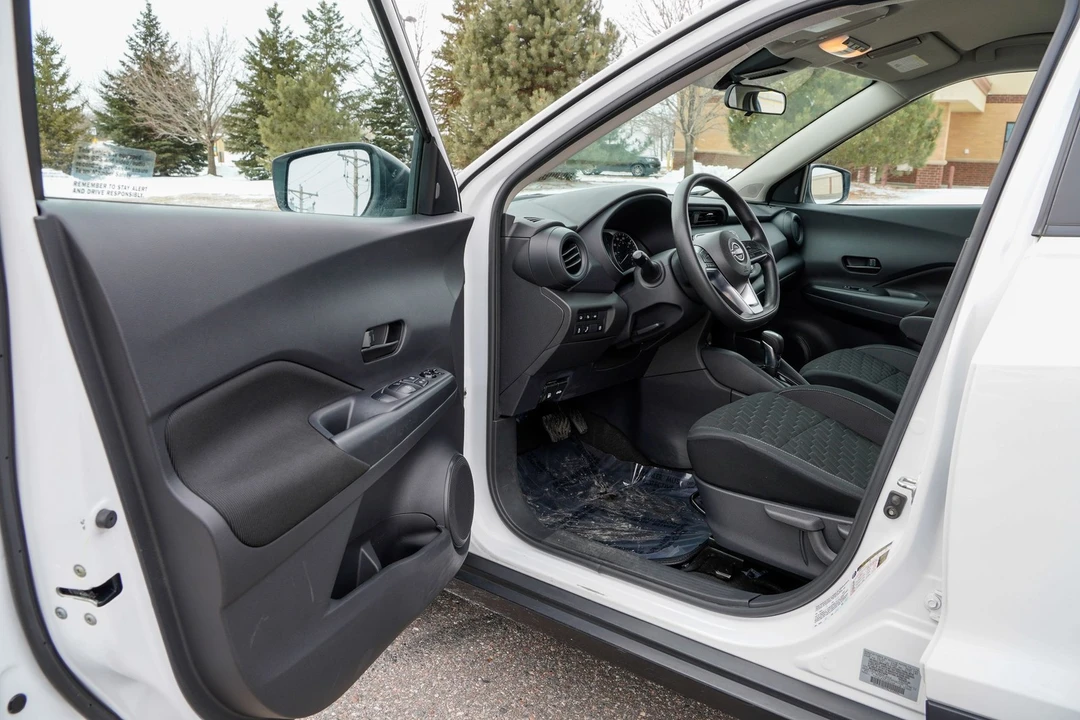 2022 Nissan Kicks - Image 10 of 21