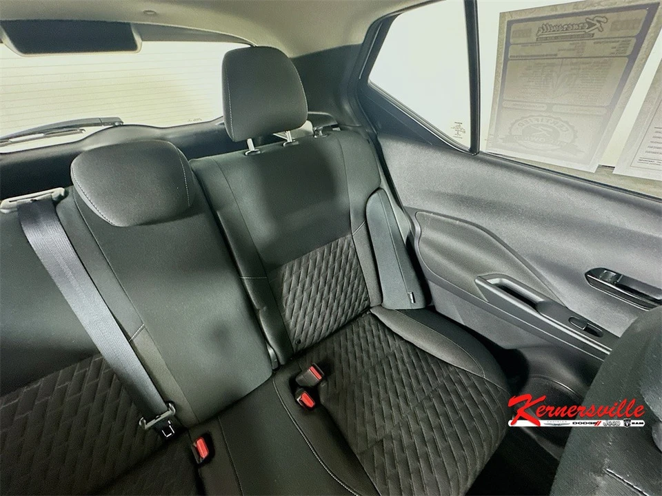 2022 Nissan Kicks - Image 14 of 21