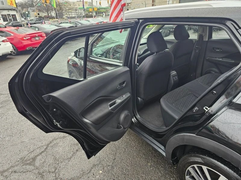 2022 Nissan Kicks - Image 10 of 12