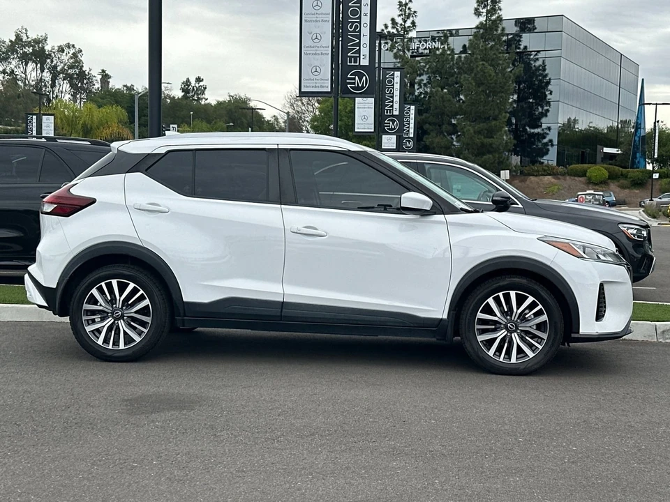 2022 Nissan Kicks - Image 2 of 31