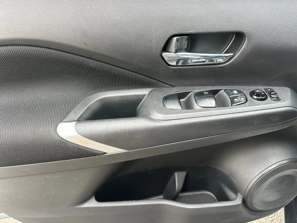 2022 Nissan Kicks - Image 11 of 31