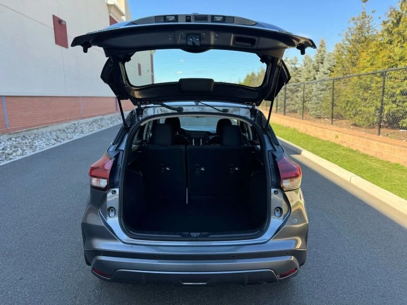 2022 Nissan Kicks - Image 9 of 12