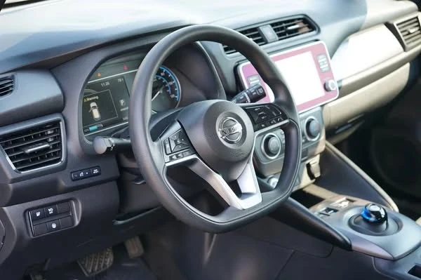 2022 Nissan Leaf - Image 14 of 17