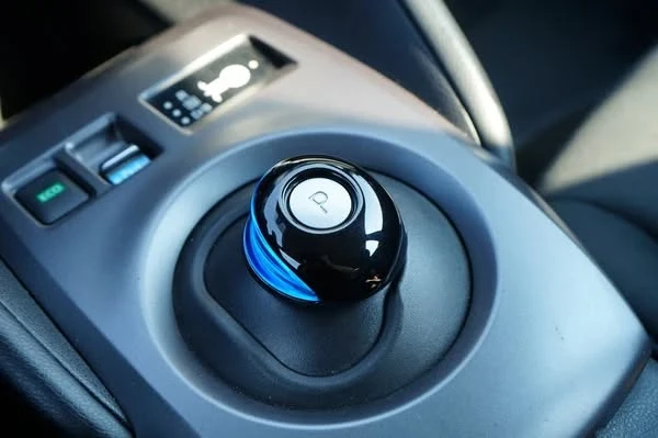 2022 Nissan Leaf - Image 10 of 17