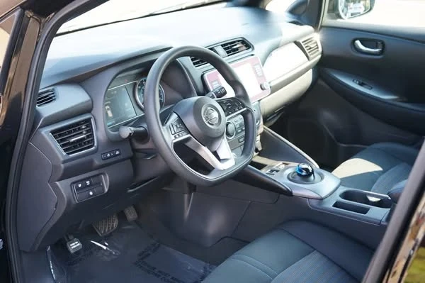 2022 Nissan Leaf - Image 13 of 17