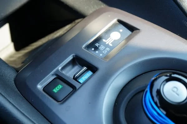 2022 Nissan Leaf - Image 9 of 17