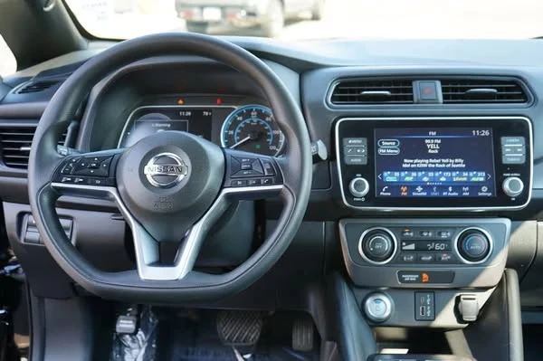 2022 Nissan Leaf - Image 11 of 17
