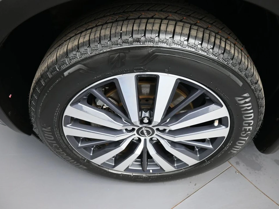 2022 Nissan Pathfinder 5th Gen - Image 14 of 21
