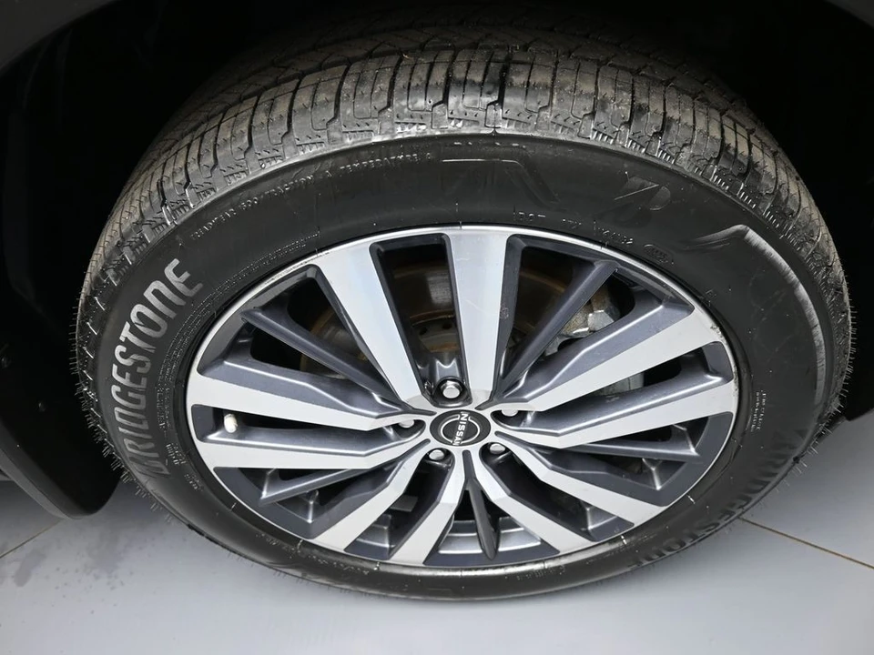 2022 Nissan Pathfinder 5th Gen - Image 13 of 21