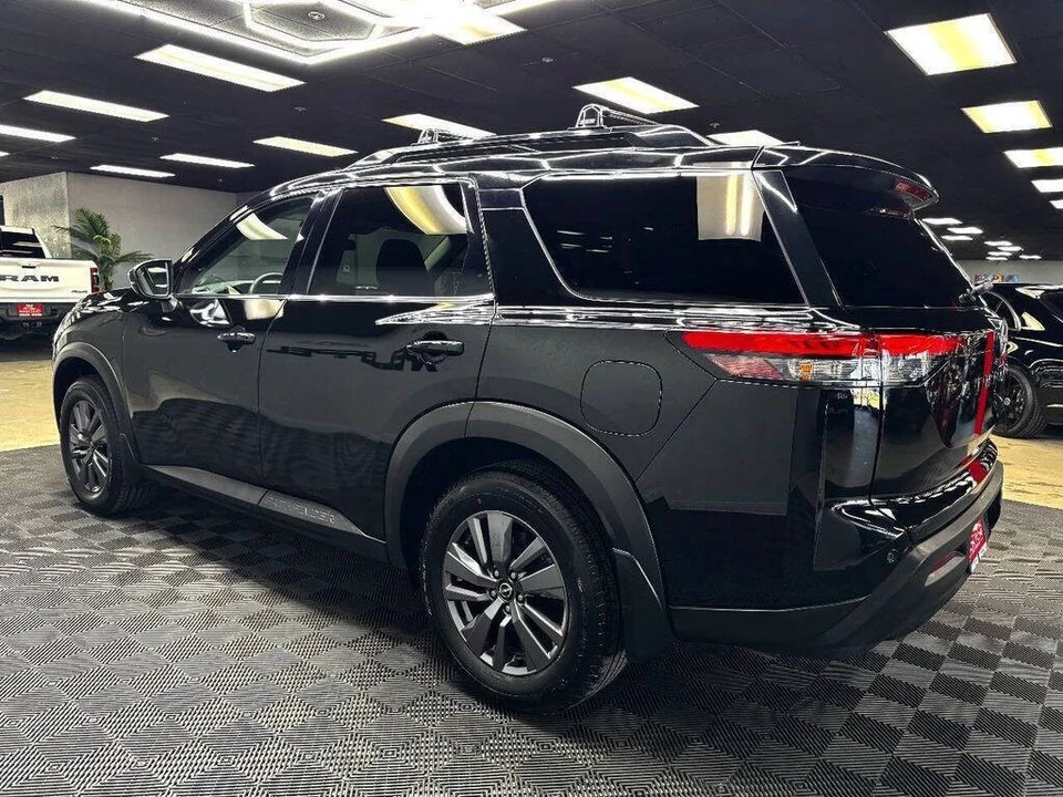 2022 Nissan Pathfinder 5th Gen - Image 9 of 31