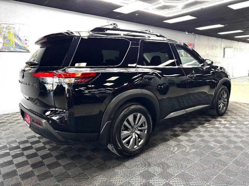 2022 Nissan Pathfinder 5th Gen - Image 15 of 31