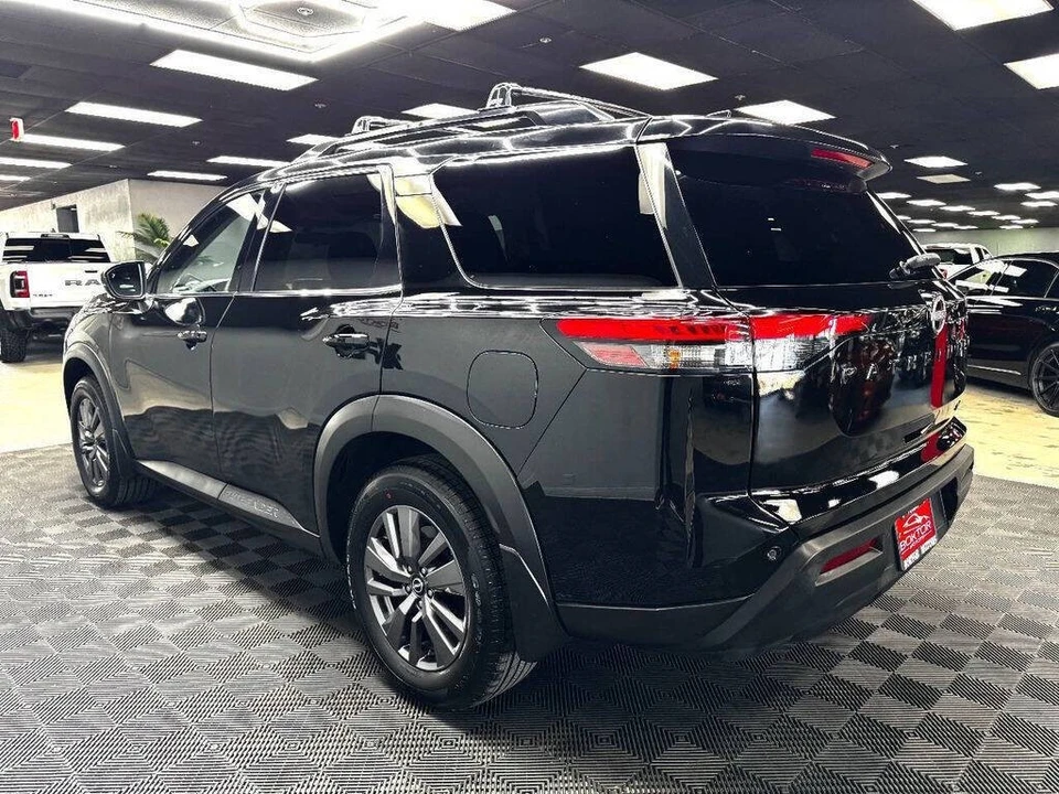 2022 Nissan Pathfinder 5th Gen - Image 11 of 31
