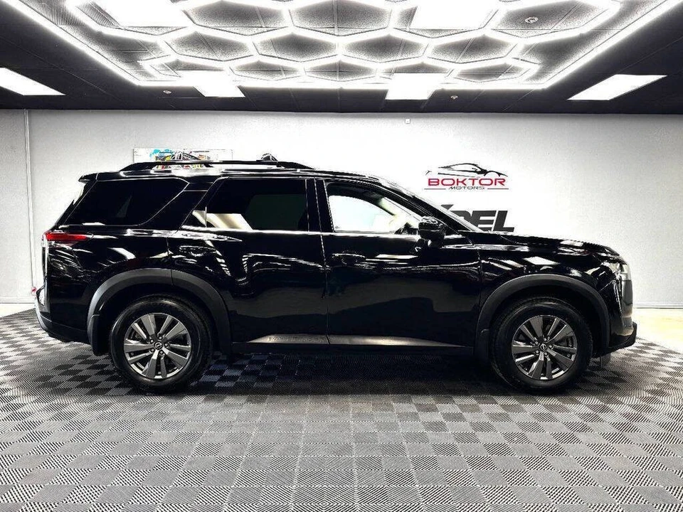 2022 Nissan Pathfinder 5th Gen - Image 16 of 31