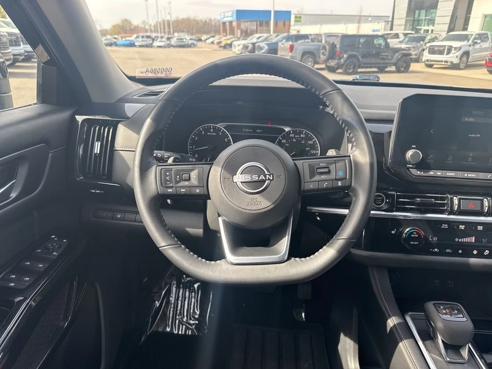 2022 Nissan Pathfinder 5th Gen - Image 16 of 21