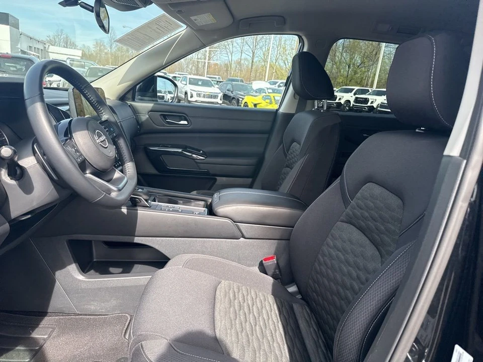 2022 Nissan Pathfinder 5th Gen - Image 9 of 21