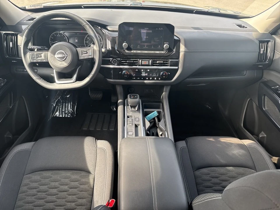 2022 Nissan Pathfinder 5th Gen - Image 15 of 21