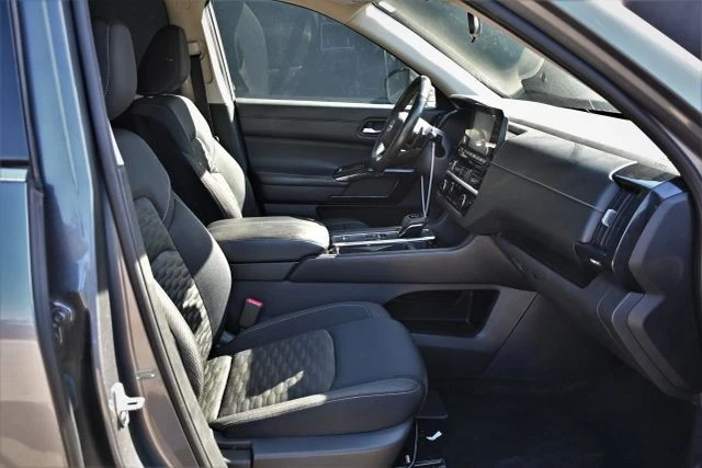 2022 Nissan Pathfinder 5th Gen - Image 15 of 21