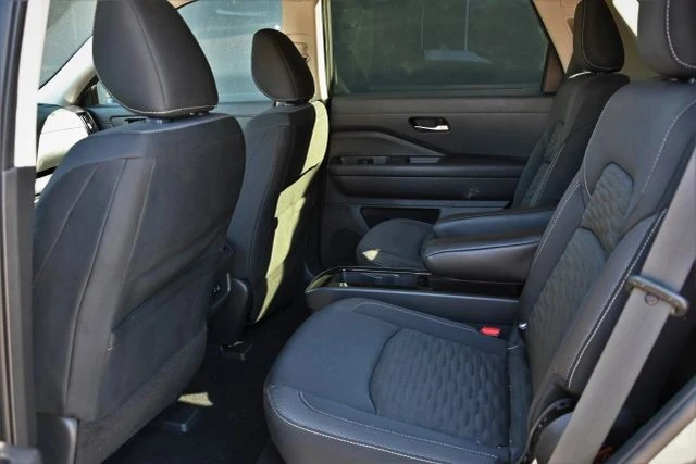 2022 Nissan Pathfinder 5th Gen - Image 16 of 21