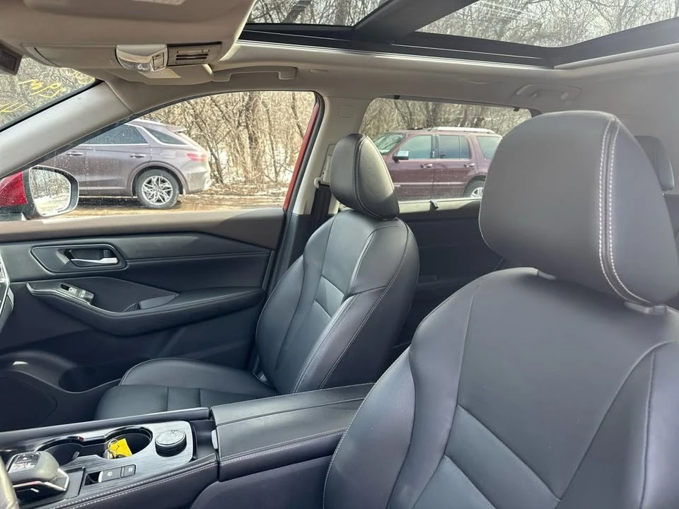 2022 Nissan Rogue - Image 9 of 11