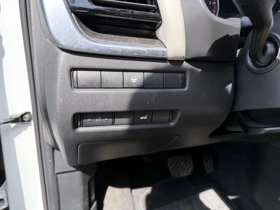 2022 Nissan Rogue - Image 20 of 31