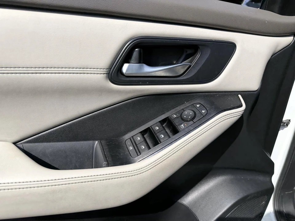 2022 Nissan Rogue - Image 19 of 31