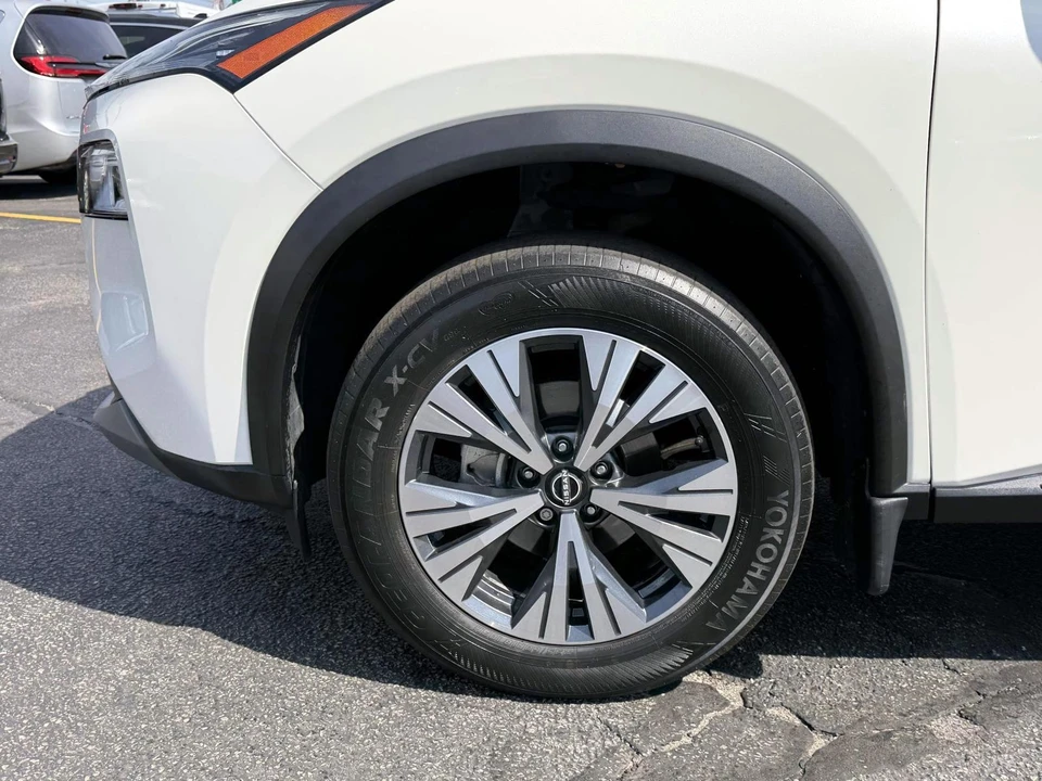 2022 Nissan Rogue - Image 8 of 31