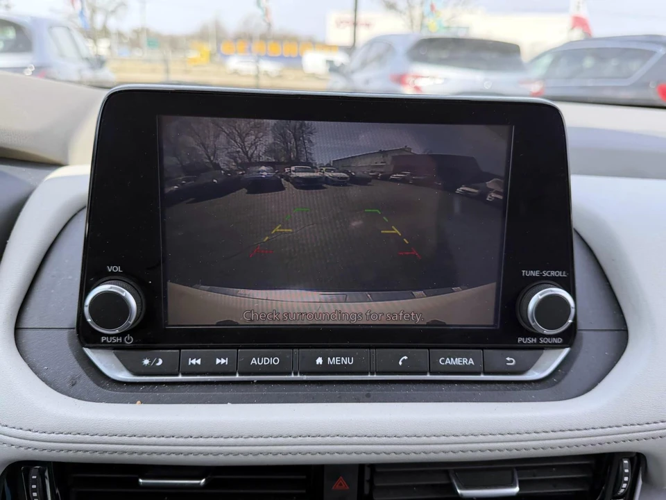 2022 Nissan Rogue - Image 25 of 31
