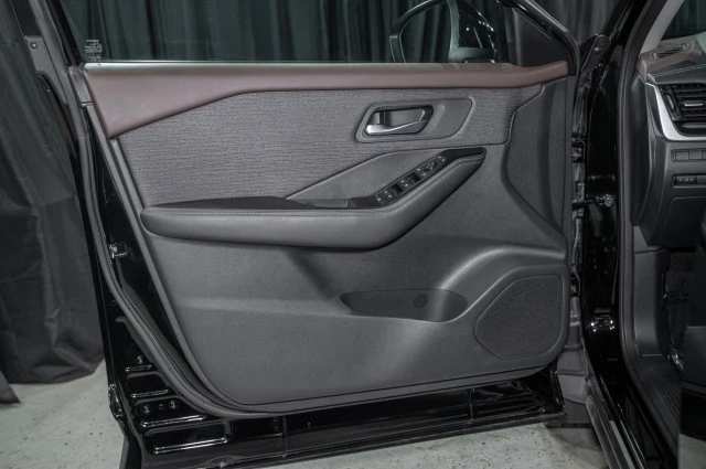 2022 Nissan Rogue - Image 9 of 21
