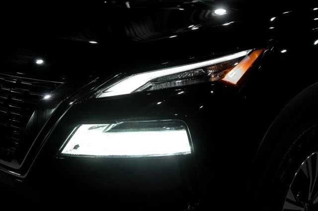 2022 Nissan Rogue - Image 8 of 21