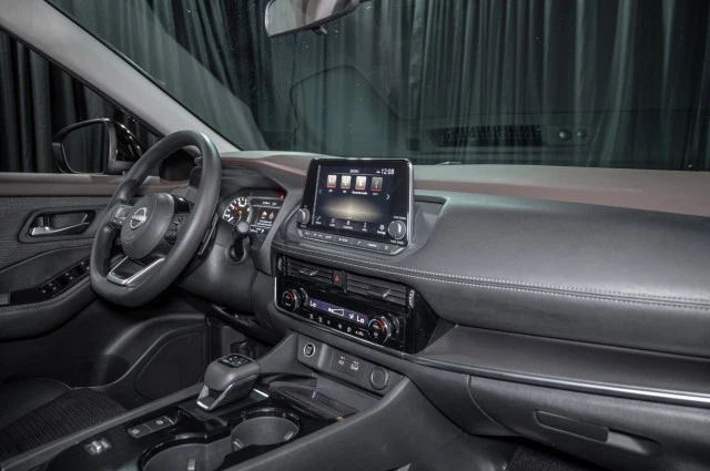 2022 Nissan Rogue - Image 14 of 21
