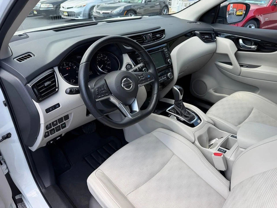 2022 Nissan Rogue - Image 6 of 28