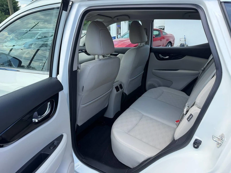 2022 Nissan Rogue - Image 13 of 28