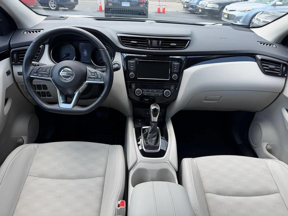 2022 Nissan Rogue - Image 15 of 28