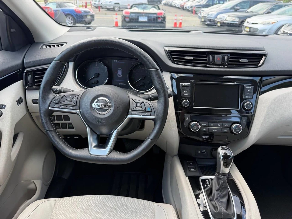 2022 Nissan Rogue - Image 16 of 28